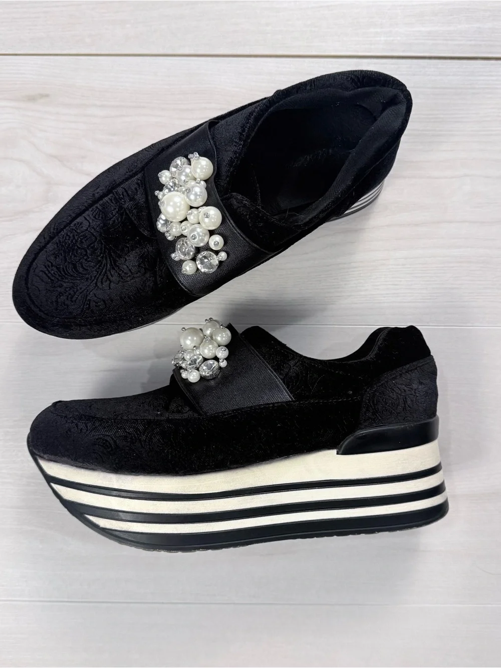 Embossed velvet Black Pearl-Embellished Platform loafers - Women's